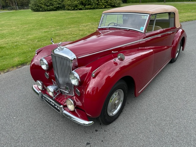 Read more about the article 1949 BENTLEY Mk VI 4,25L DHC (Abbott)