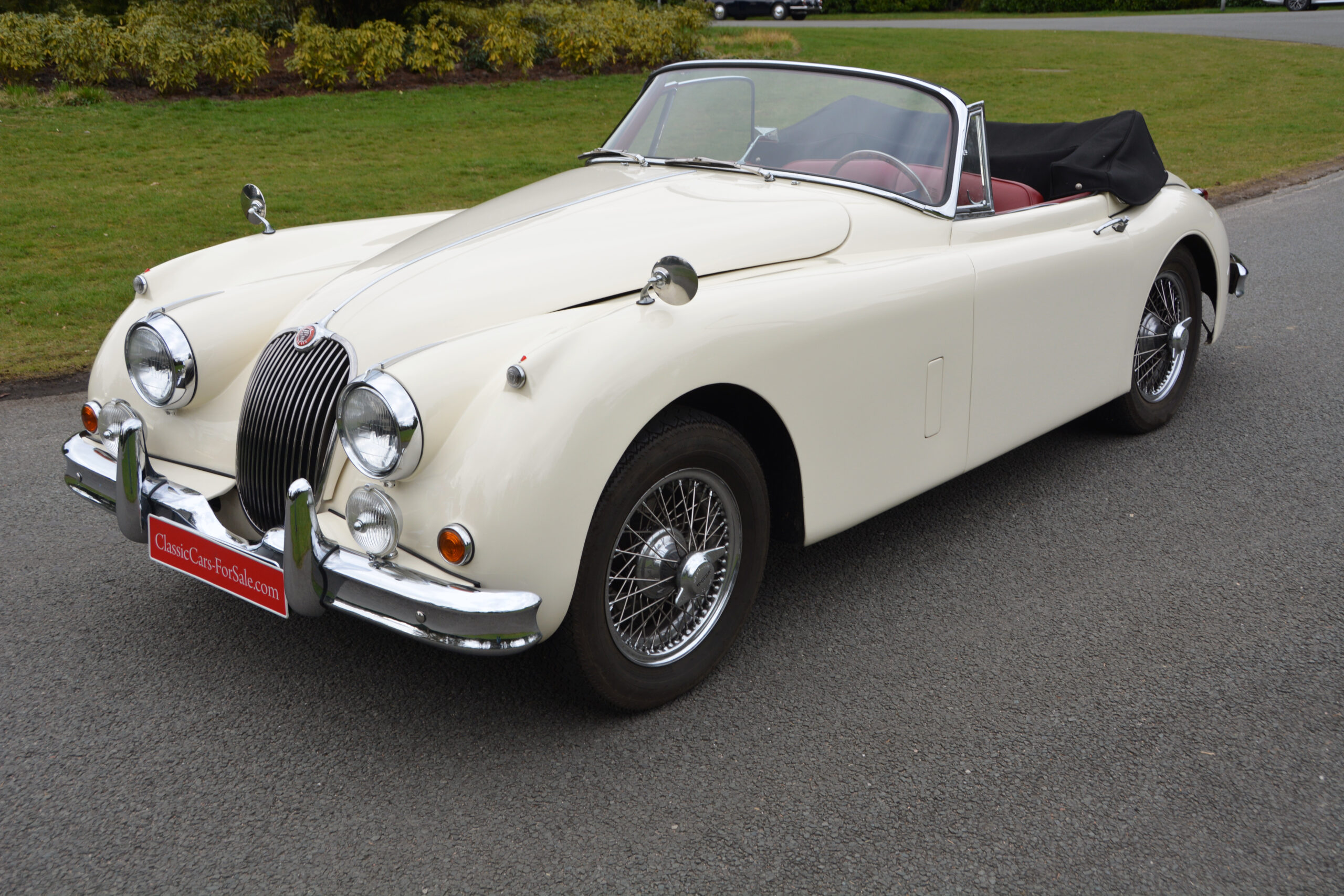 Read more about the article Jaguar XK150 DHC